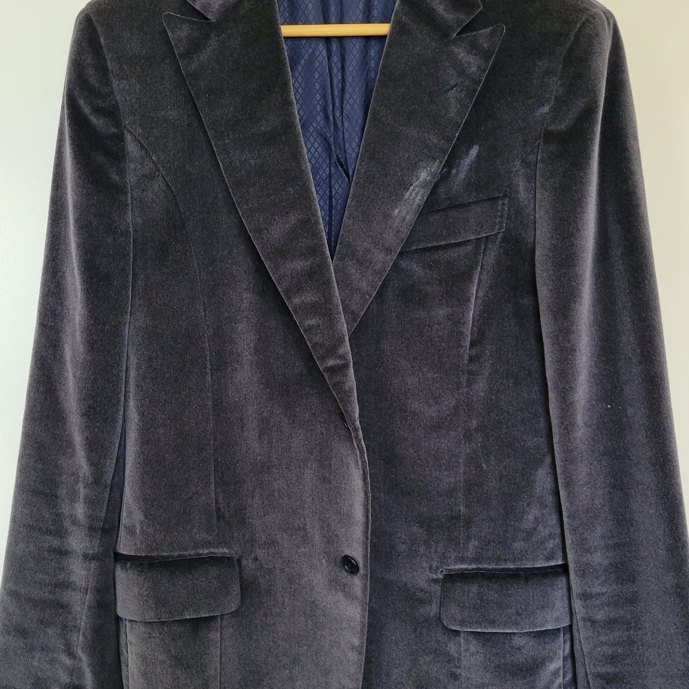 Italian hand made  coat made by Mabro. Fits a medium person. Rich gray color.